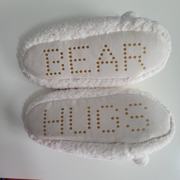 Bath & Body Works "bear hugs" polar bear slippers size S/M - Picture 3 of 4